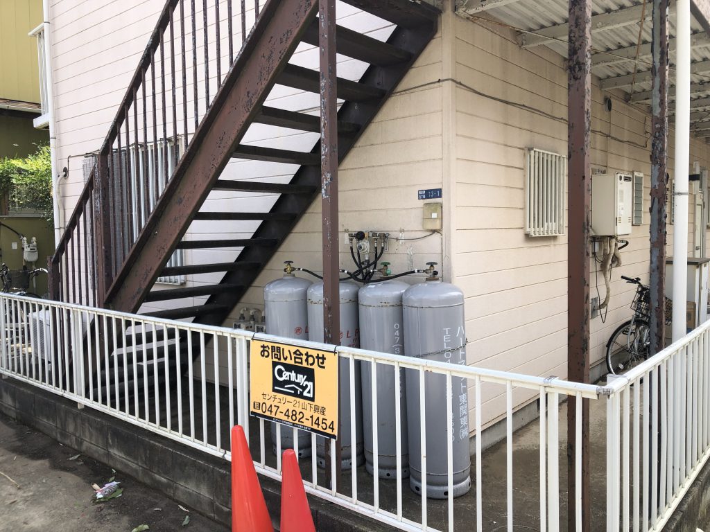 アパート鉄部階段塗装工事|施工写真1