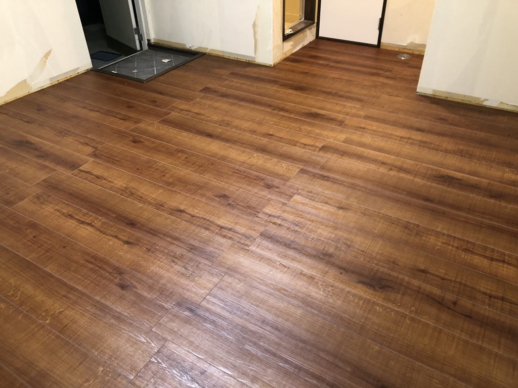 賃貸アパートリフォーム工事|CFからフロアタイルへ