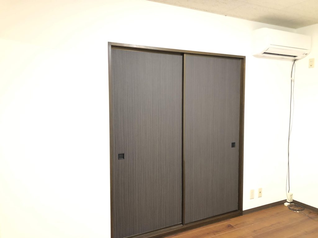 賃貸アパートリフォーム工事|襖はアクセントクロスに