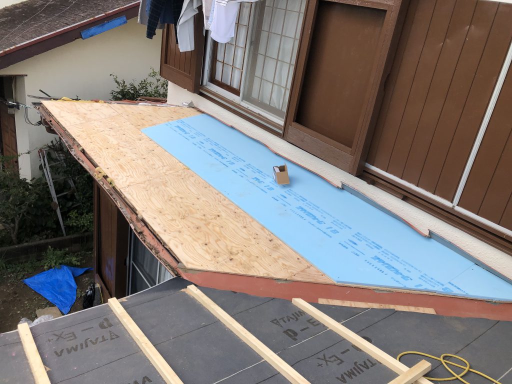 屋根板金工事(台風被害修繕)|ベニヤ張り込み