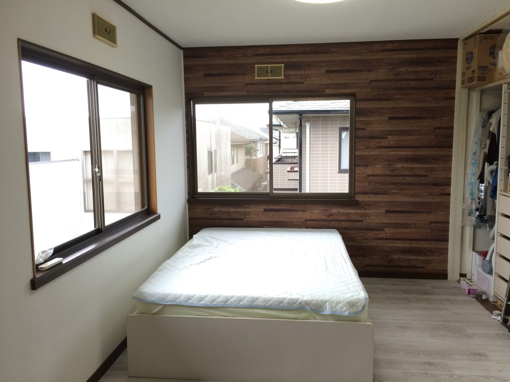 部屋改造リフォーム(キッチン新設・クロス)|アクセントクロス